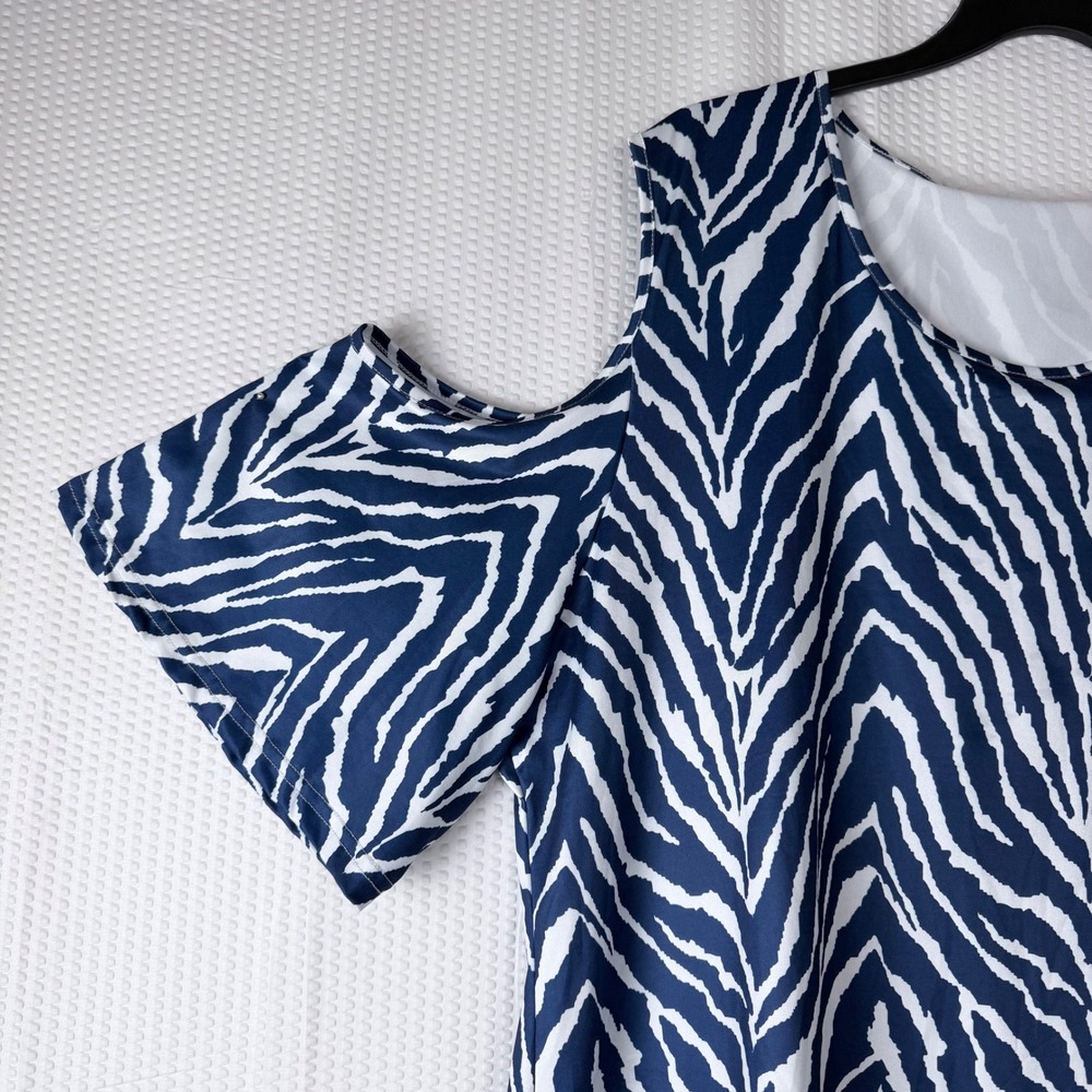 NWOT Women's 5XL Navy Zebra Print Cold Shoulder Top Resort Boat Travel Relax Fit - Picture 4 of 9